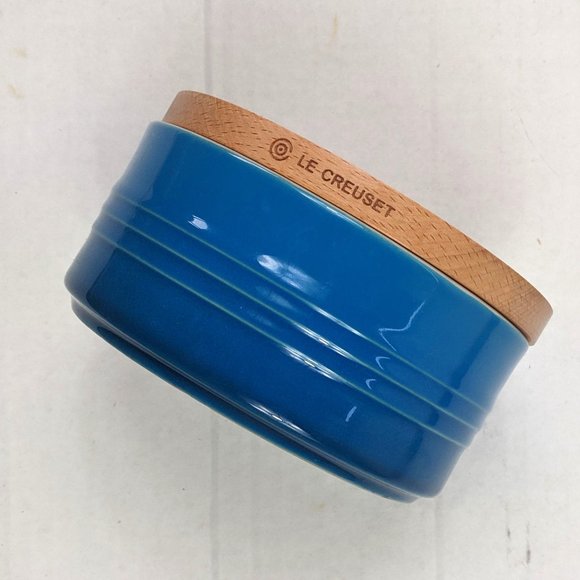 Le Creuset Other - Le Creuset Glazed Stoneware 23 Ounce Storage Jar